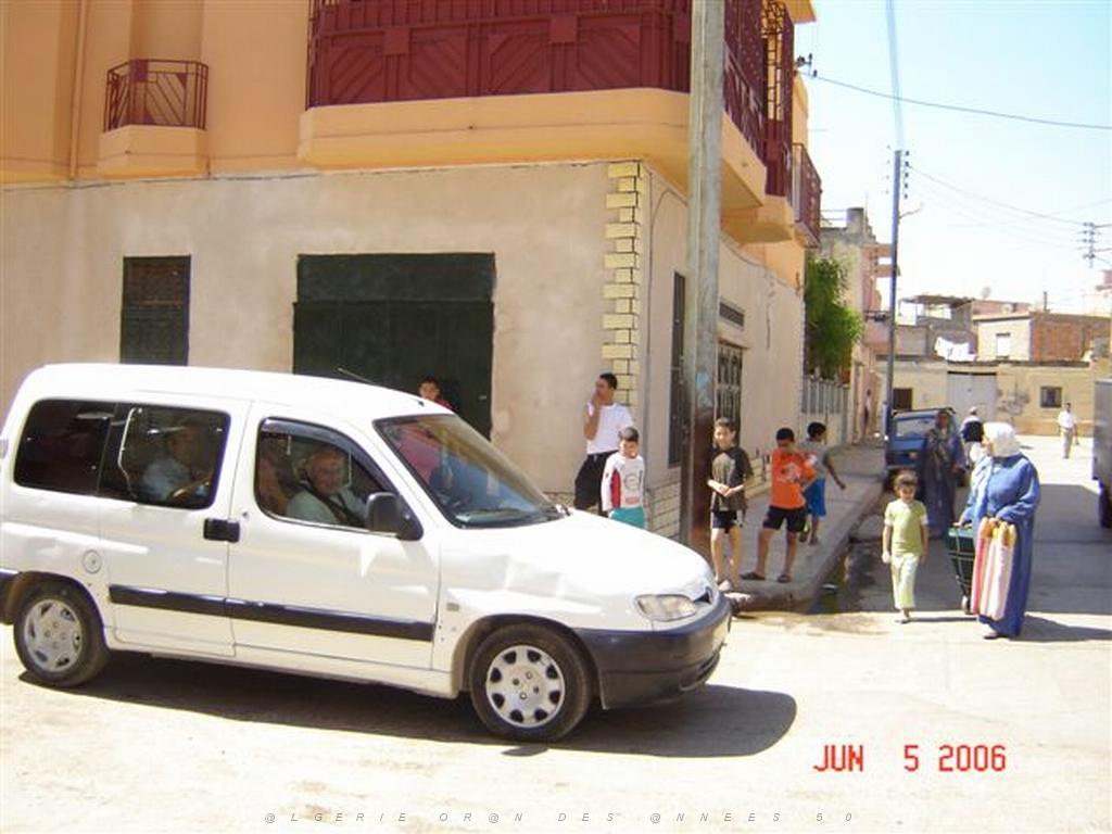 06 2006 ORAN CHOUPOT RUE DE BRAZZA LA BOULANGERIE MARTINEZ.jpg